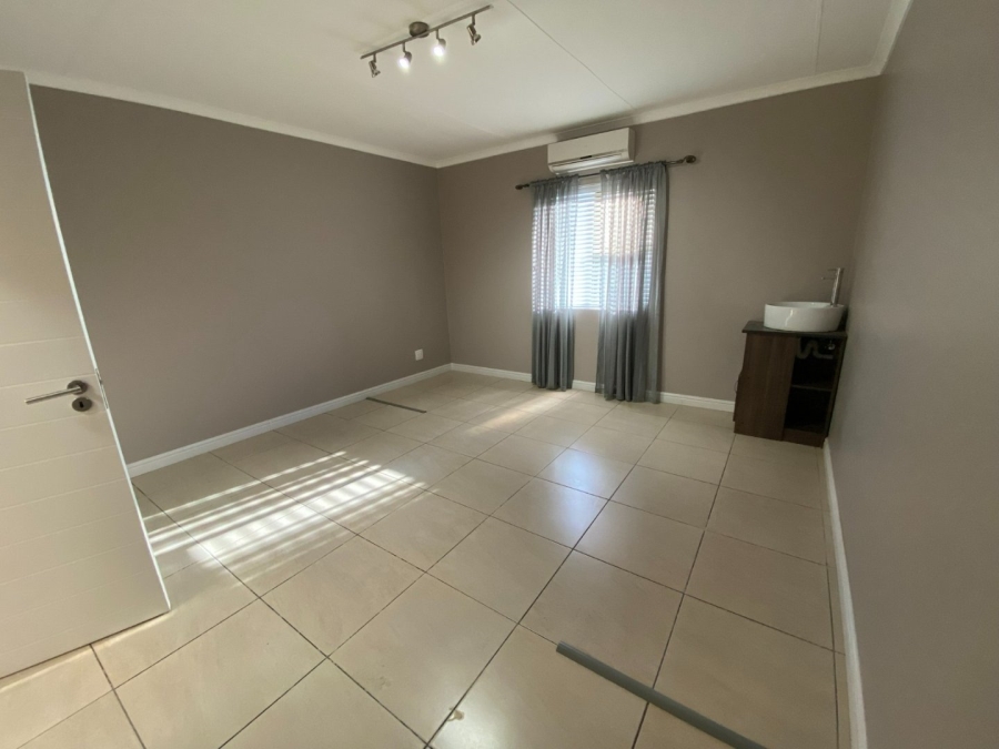5 Bedroom Property for Sale in Highlands Western Cape